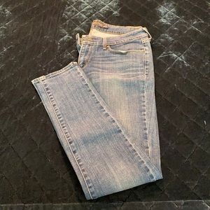 Levi lightwash Skinny Jean- size 29 or 8- NWOT